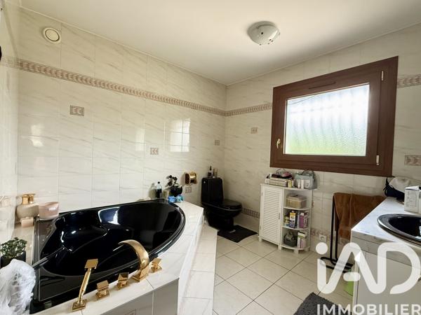 Maison à vendre 6 pièces 180 m² Ornex