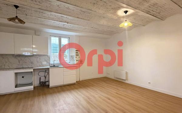 Maison à louer    3 pièces •  Estrées-Mons