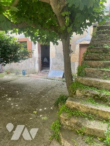 A vendre, Maison avec cour intérieur et jardin potager en centre ville