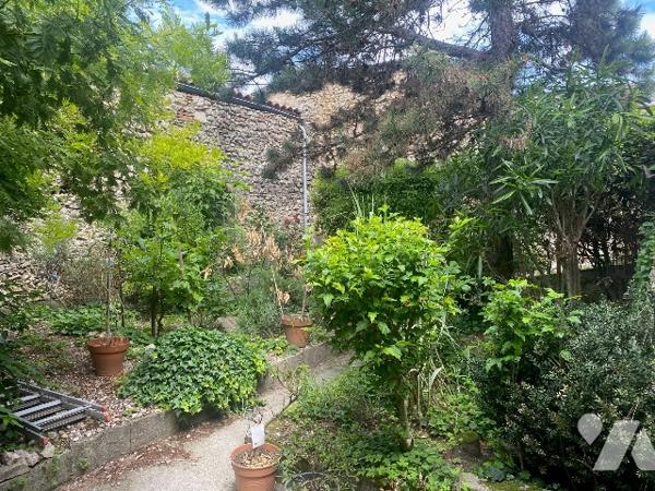A vendre, Maison avec cour intérieur et jardin potager en centre ville