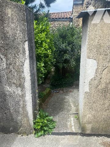 A vendre, Maison avec cour intérieur et jardin potager en centre ville