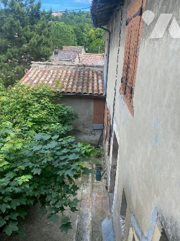 A vendre, Maison avec cour intérieur et jardin potager en centre ville