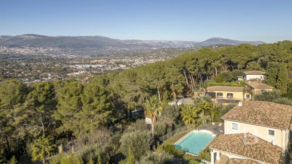 Vaste maison à vendre avec piscine à Mougins