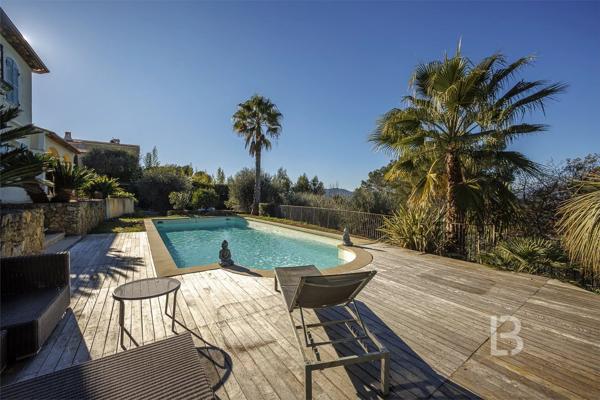 Vaste maison à vendre avec piscine à Mougins