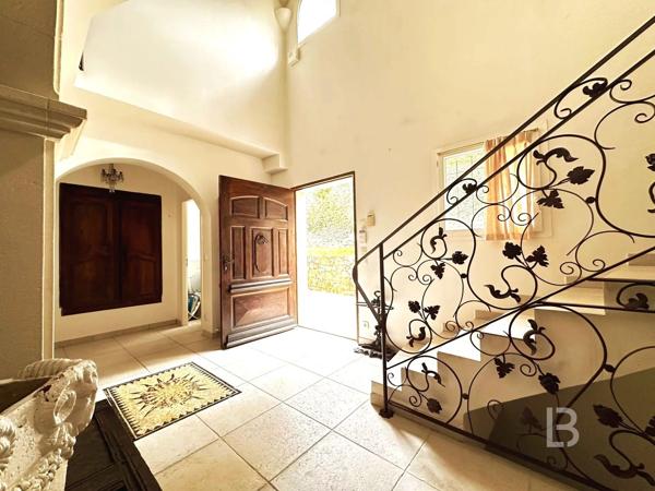 Vaste maison à vendre avec piscine à Mougins