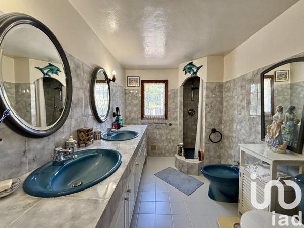 Maison à vendre 8 pièces 203 m² Saint-Raphaël