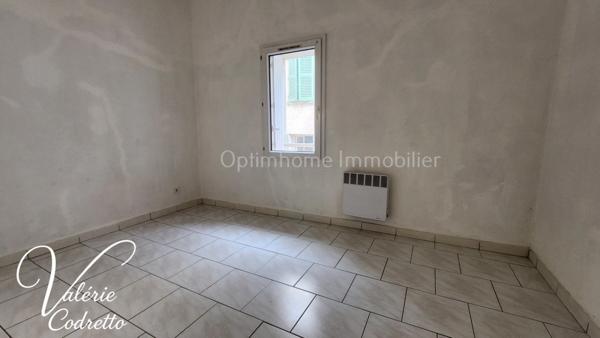 Maison à vendre 6 pièces SOLLIES TOUCAS (83) Maison de village à Solliès-Toucas – Idéal investisseur !