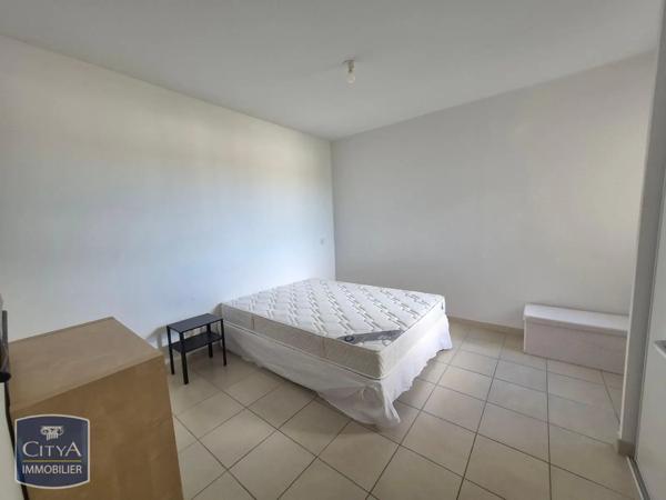 Appartement à louer 2 pièces 47.79m² Pont-Saint-Esprit (30130)