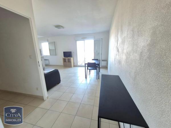 Appartement à louer 2 pièces 47.79m² Pont-Saint-Esprit (30130)