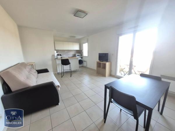 Appartement à louer 2 pièces 47.79m² Pont-Saint-Esprit (30130)