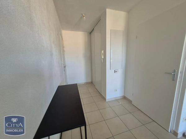 Appartement à louer 2 pièces 47.79m² Pont-Saint-Esprit (30130)