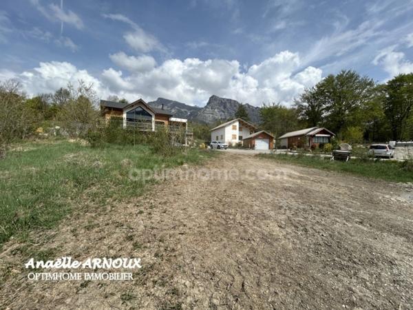 Terrain constructible prêt à bâtir