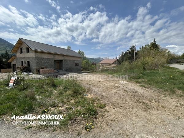 Terrain constructible prêt à bâtir