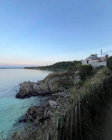 MAISON SAINT-BRIEUC, 4 CHAMBRES, JARDIN CLOS, PROCHE PLAGE DU VALAIS