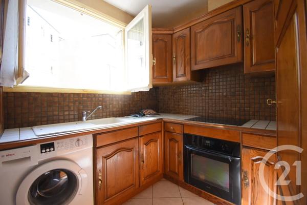 Appartement T3 à vendre  3 pièces - 73,10 m 2   VICHY  - 03