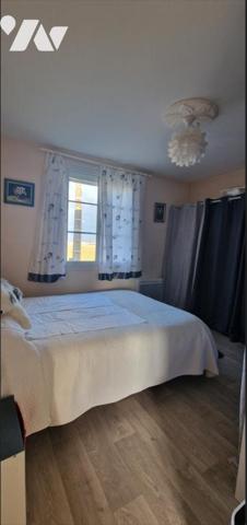 Pavillon sur sous-sol semi-enterré proche de THOUARS et des commodités, sans travaux.