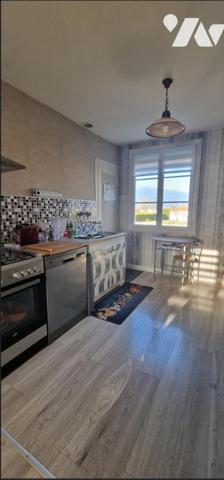 Pavillon sur sous-sol semi-enterré proche de THOUARS et des commodités, sans travaux.