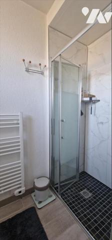 Pavillon sur sous-sol semi-enterré proche de THOUARS et des commodités, sans travaux.