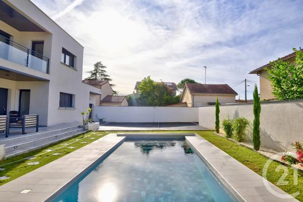 Maison à vendre  5 pièces - 153 m 2   ROMANS SUR ISERE  - 26