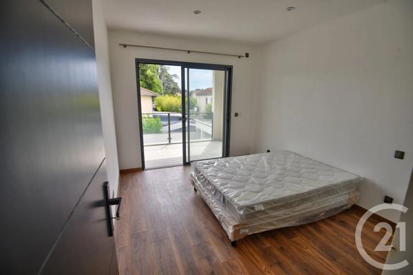 Maison à vendre  5 pièces - 153 m 2   ROMANS SUR ISERE  - 26