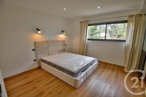 Maison à vendre  5 pièces - 153 m 2   ROMANS SUR ISERE  - 26