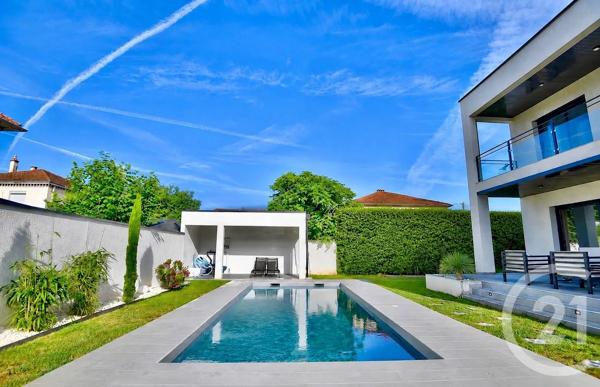 Maison à vendre  5 pièces - 153 m 2   ROMANS SUR ISERE  - 26