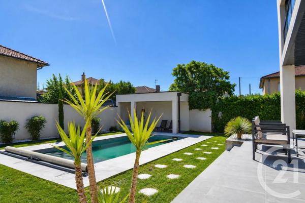 Maison à vendre  5 pièces - 153 m 2   ROMANS SUR ISERE  - 26