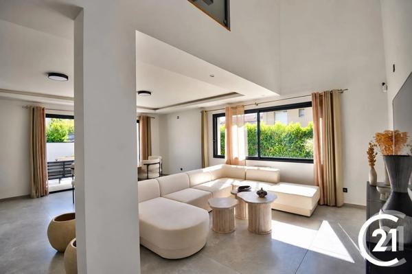 Maison à vendre  5 pièces - 153 m 2   ROMANS SUR ISERE  - 26