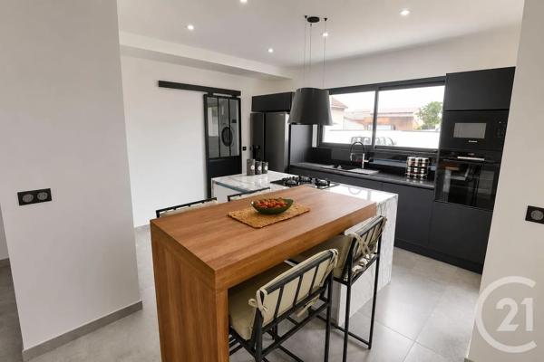 Maison à vendre  5 pièces - 153 m 2   ROMANS SUR ISERE  - 26