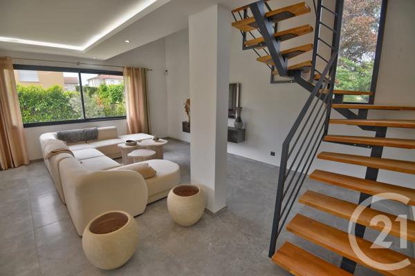 Maison à vendre  5 pièces - 153 m 2   ROMANS SUR ISERE  - 26