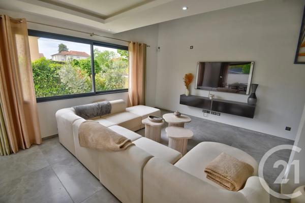 Maison à vendre  5 pièces - 153 m 2   ROMANS SUR ISERE  - 26