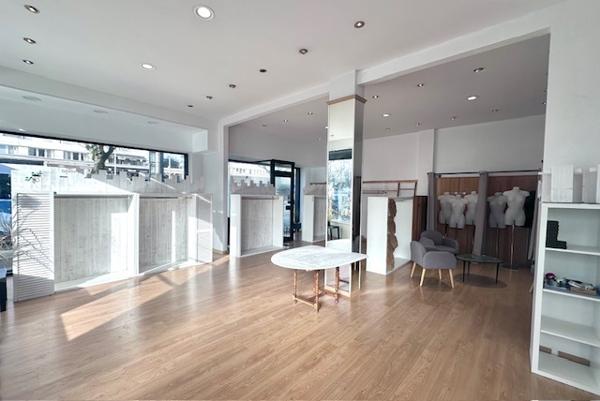 Local Commercial 3 pièces - 77 m²