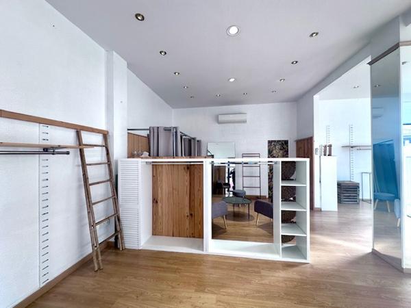 Local Commercial 3 pièces - 77 m²