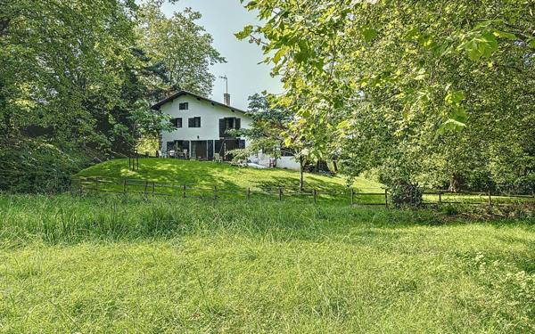 Maison à vendre    6 pièces • 184 m2 Villefranque