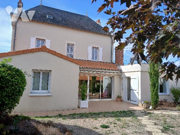 Maison de maître à vendre à PARTHENAY (79200)