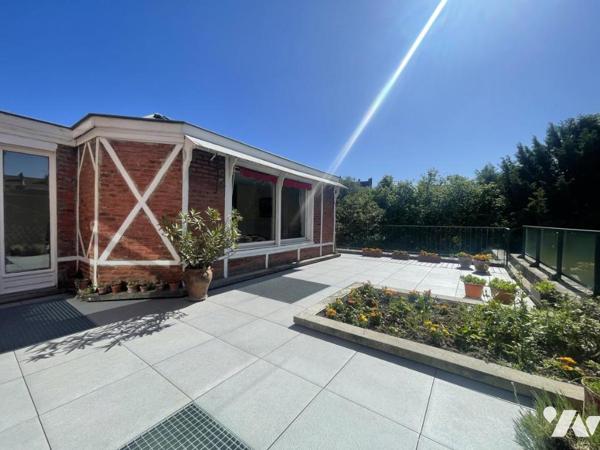 À VENDRE – MAISON AVEC PORTE COCHÈRE – 222 m²