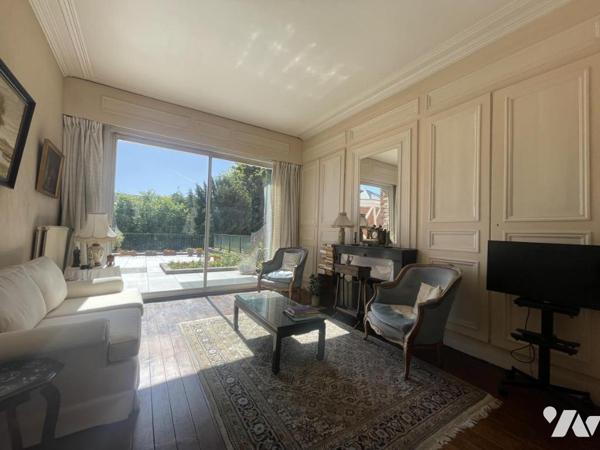 À VENDRE – MAISON AVEC PORTE COCHÈRE – 222 m²
