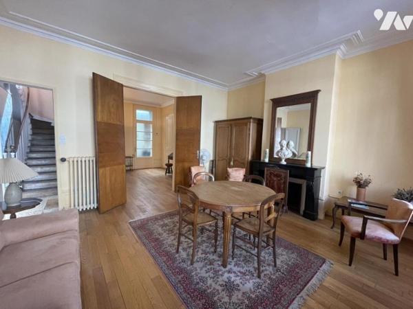 À VENDRE – MAISON AVEC PORTE COCHÈRE – 222 m²