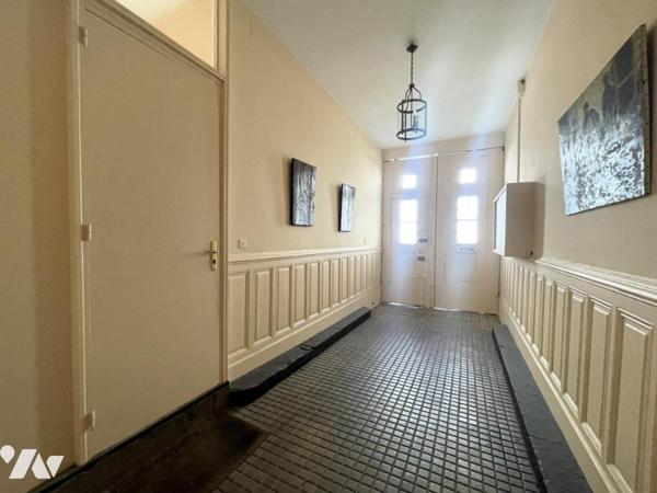 À VENDRE – MAISON AVEC PORTE COCHÈRE – 222 m²
