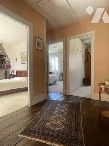 À VENDRE – MAISON AVEC PORTE COCHÈRE – 222 m²