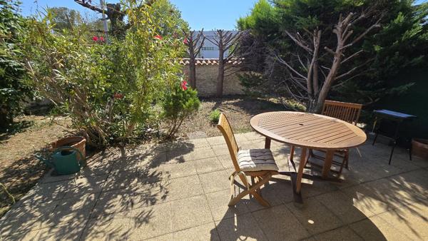 LA ROCHELLE LAFOND - T2 rez de jardin avec parking et cave