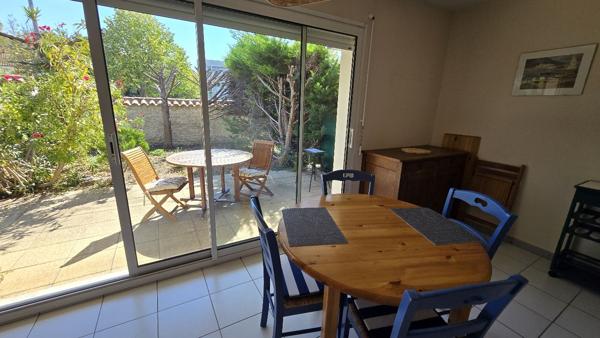 LA ROCHELLE LAFOND - T2 rez de jardin avec parking et cave