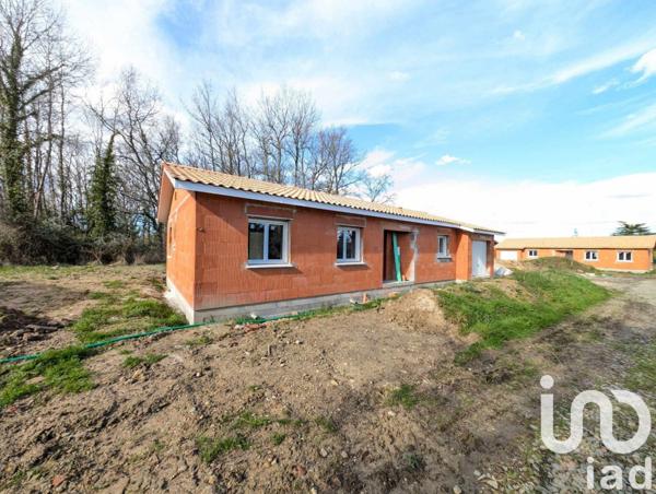 Maison 4 pièces de 99 m² à Galgon (33133)