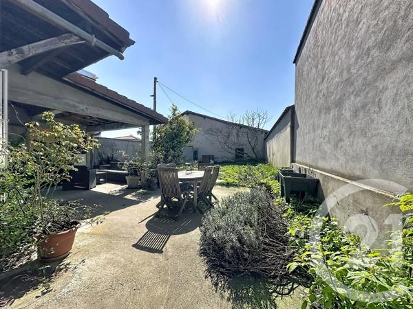 Maison à vendre  8 pièces - 157 m 2   DECINES CHARPIEU  - 69