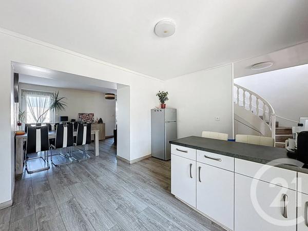 Maison à vendre  8 pièces - 157 m 2   DECINES CHARPIEU  - 69