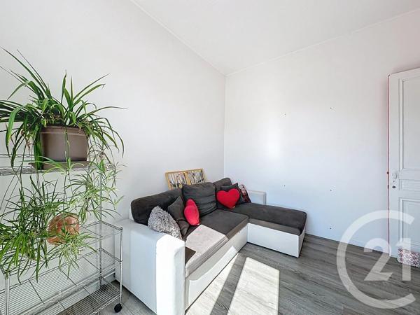 Maison à vendre  8 pièces - 157 m 2   DECINES CHARPIEU  - 69