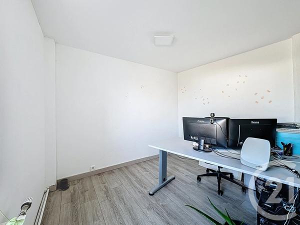 Maison à vendre  8 pièces - 157 m 2   DECINES CHARPIEU  - 69