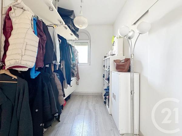 Maison à vendre  8 pièces - 157 m 2   DECINES CHARPIEU  - 69
