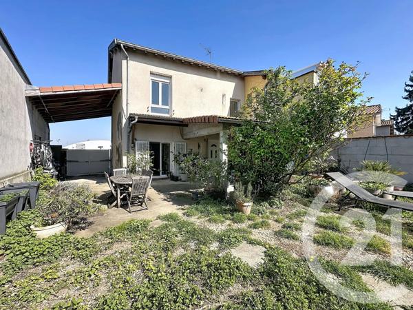 Maison à vendre  8 pièces - 157 m 2   DECINES CHARPIEU  - 69