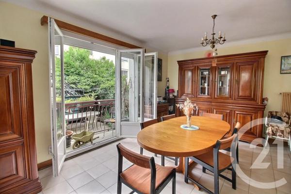 Maison à vendre  8 pièces - 157 m 2   DECINES CHARPIEU  - 69